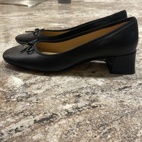 Coach Ava Ballet Black Leather Bow Block Heel Barely Worn 8 - Picture 1 of 4